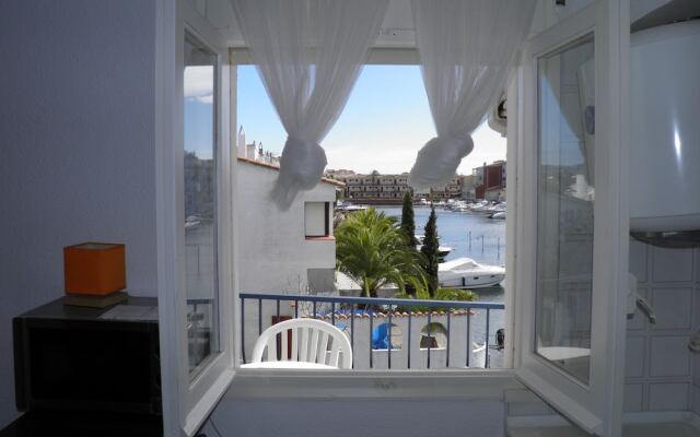 Blue Canal Apartment Ampuriabrava