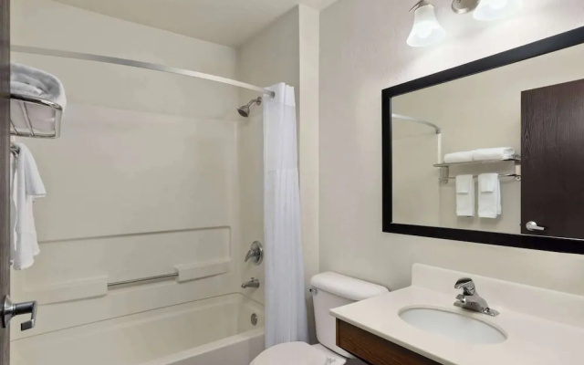 Super 8 by Wyndham Roseburg
