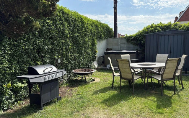 10 Guests - 5 Bedrooms - Free Parking - Petok