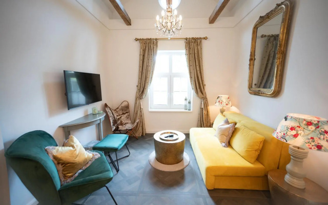 Neu - Privatsphäre im Kutscherhaus der Villa Golding