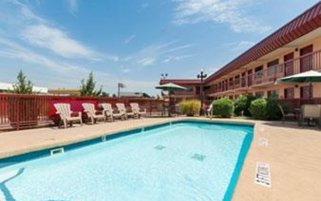 Super 8 Dallas Love Field Market Center