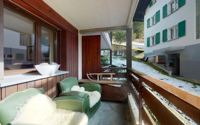 Bright studio with balcony & view to the Matterhorn