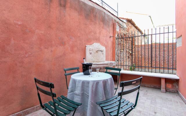 Wondrous Palazzetto 1619 in Magical Burano Island