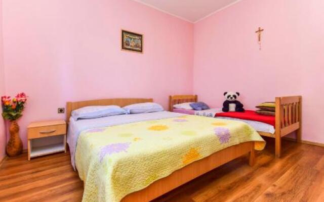 Holiday House Anica 1313