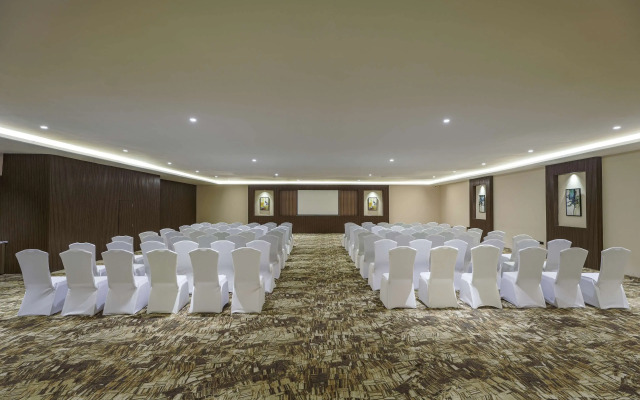 Radisson Blu Plaza Resort & Convention Centre Karjat