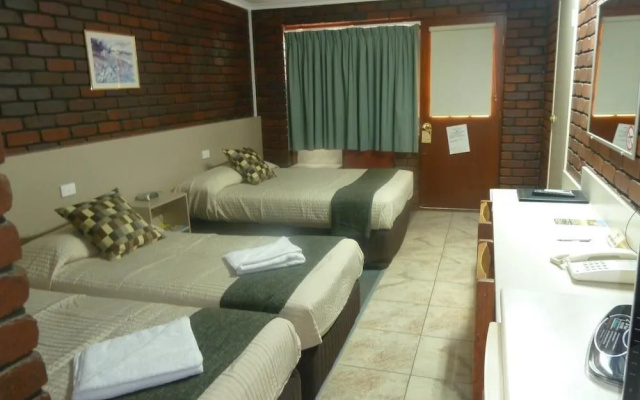 Pioneer Lodge Motel