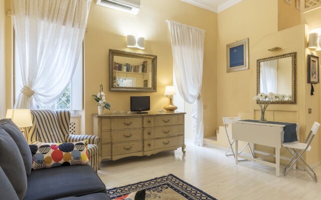 Ara Pacis Elegant Flat