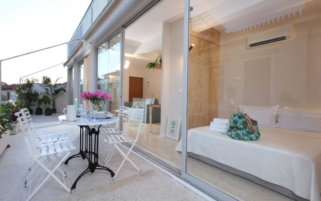 The Marble Suites, PLAKA