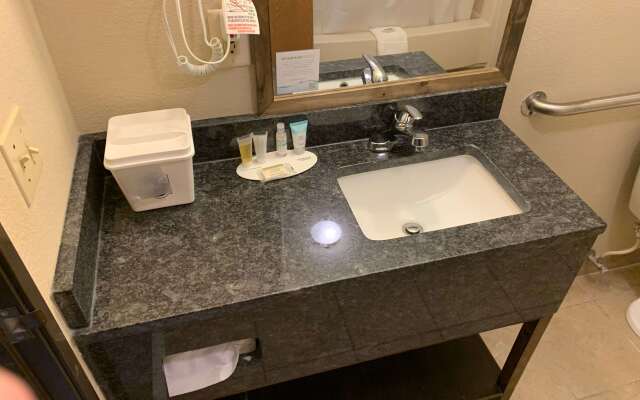 Super 8 by Wyndham Boonville