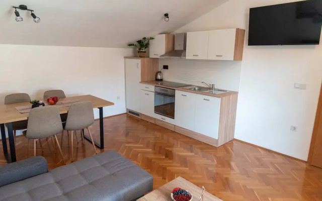 Kastel Gomilica Cozy and Stylish Apartments Near the Sea