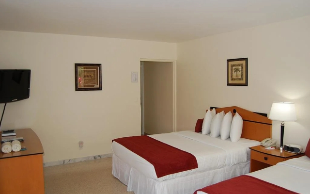 Alcazar Resort- Gay Mens Resort