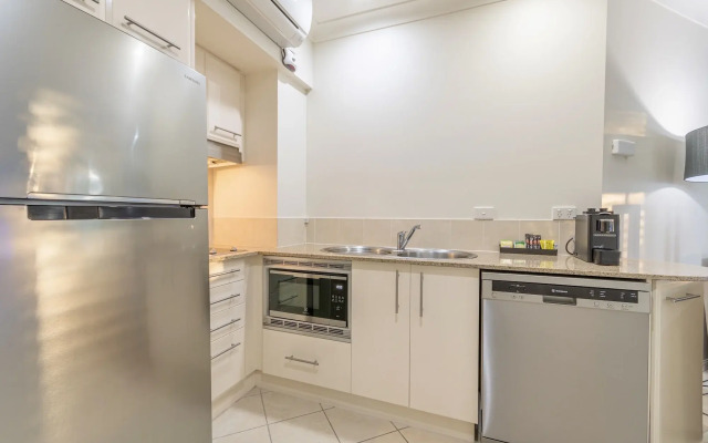 Meridian Port Douglas - Adults only