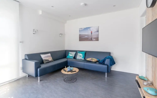 Spacious 6-person Holiday Home Near De Koog