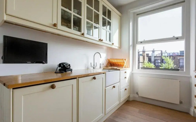 Cresswell Gardens IV by Onefinestay