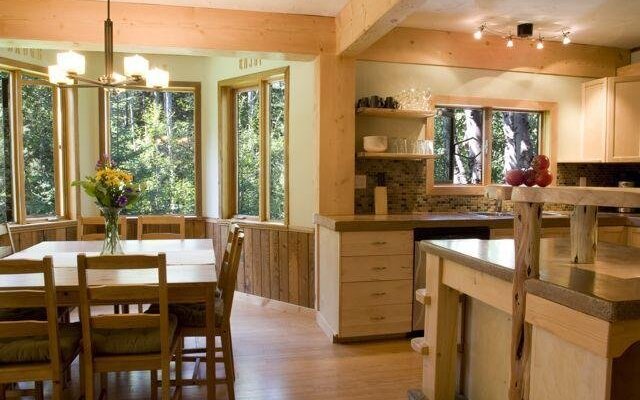 Golden Rockies Lodge