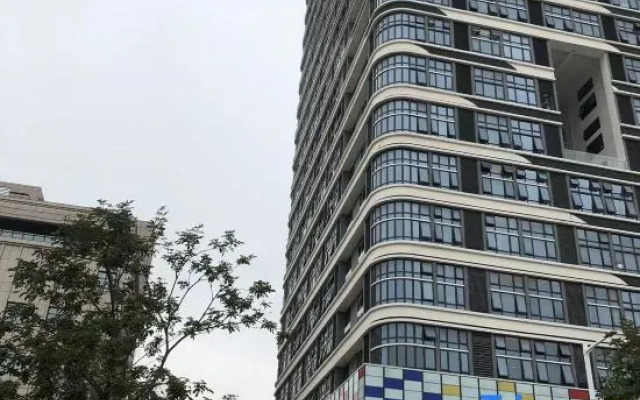 Yijia Apartment (Jiangmen East Station Jianghai Wanda)