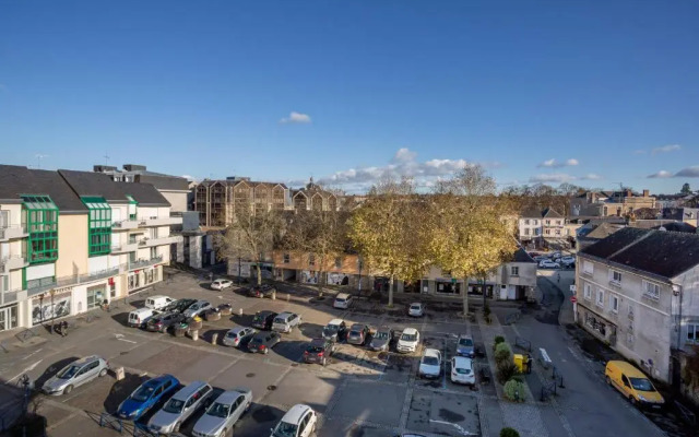 Le Mancini - Parking et Terrasse