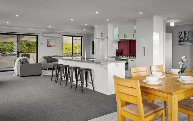 4 Bedroom House - Gorgeous View