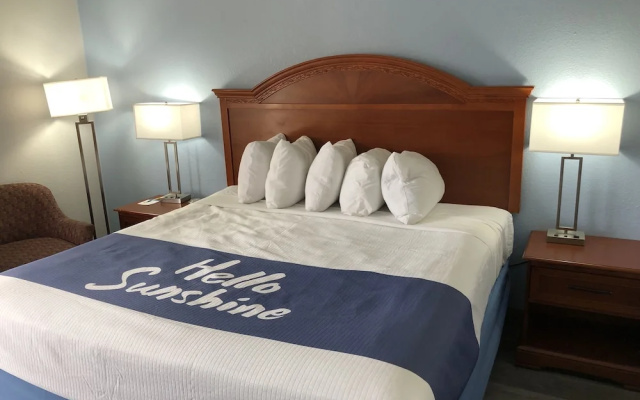 Days Inn by Wyndham Shorter