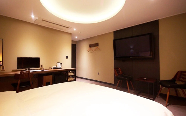 Mango Hotel