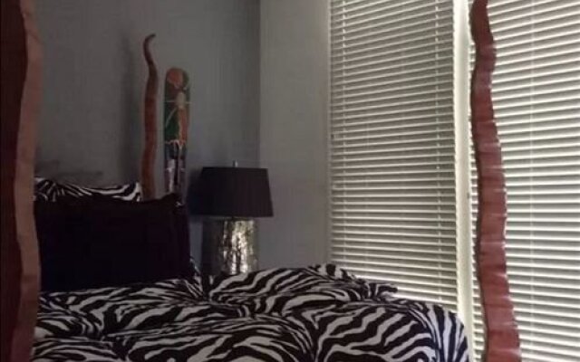 MDR Loft 1 Br condo by RedAwning