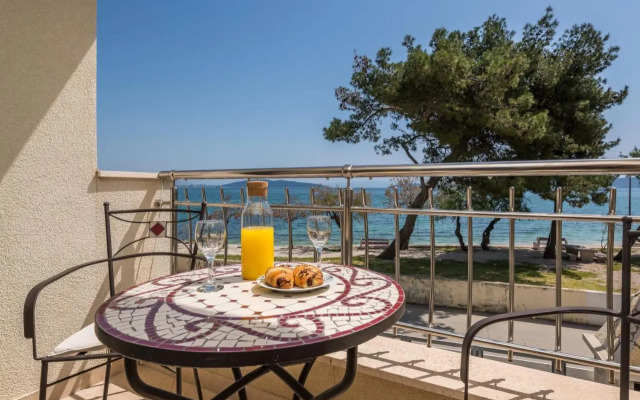 Beachfront Apartments Gabine