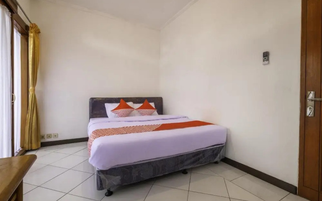 Sinulingga Residence by OYO Rooms – Guest Rooms – Bandung