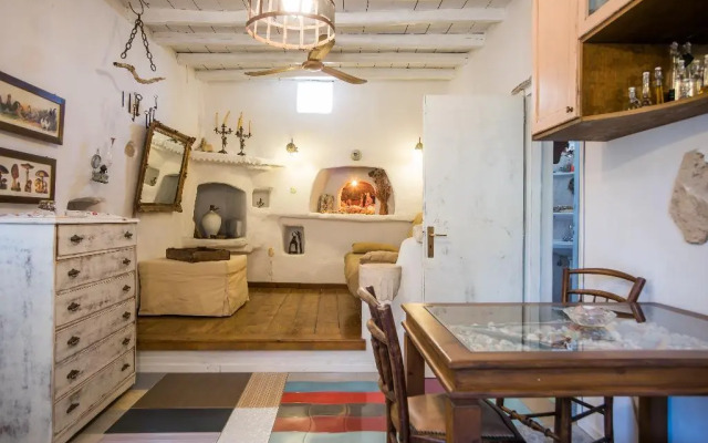 Anthippi - Adults only