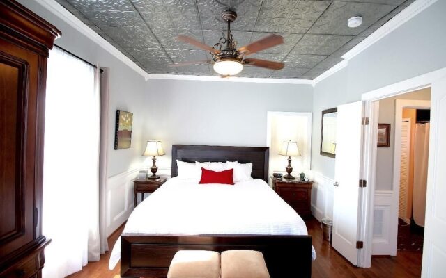 The Dahlonega Square Hotel & Villlas