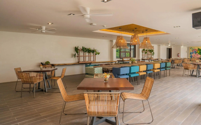 Charlie's El Nido