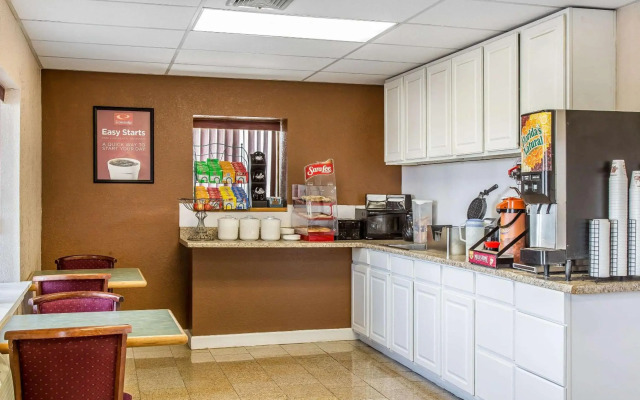 Econo Lodge Cranston - Providence