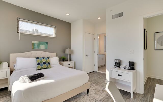 4 Mi to Center City: Philly Home w/ Rooftop Deck