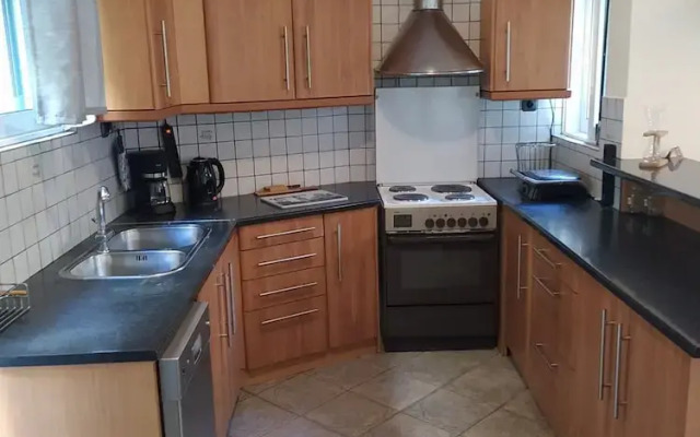 Marousi Comfy Apartment With Balcony