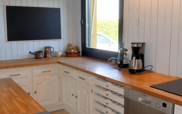 Holiday Home With Jacuzzi, Guisseny