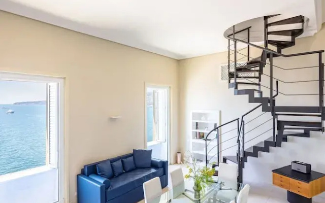 Blu Breeze on Seafront