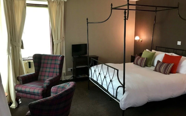 Invershin Hotel Bunkhouse & Bar