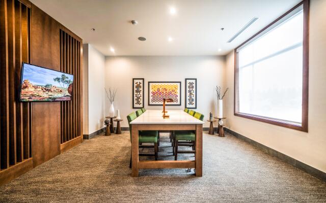 Holiday Inn Express & Suites West Edmonton - Mall Area by IHG