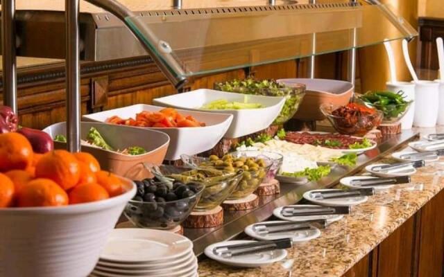 Апартамент Мая 220 СПА Хотел Свети Спас