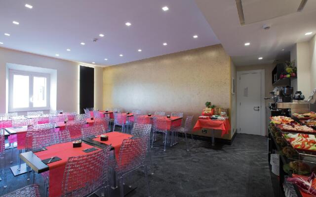 Floris Hotel