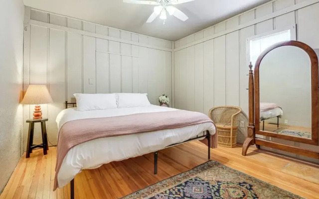 Stroll to Bradenton Riverwalk! Stylish Apartment