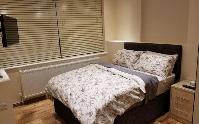 London Luxury Apartments 5 min walk from Ilford Station, with FREE PARKING FREE WIFI
