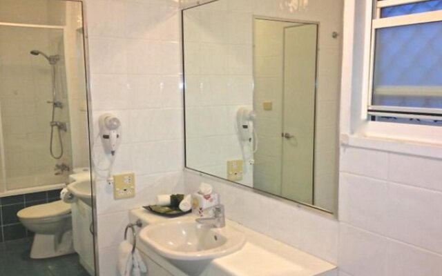 Port Douglas Apartments - Adults Only Oasis
