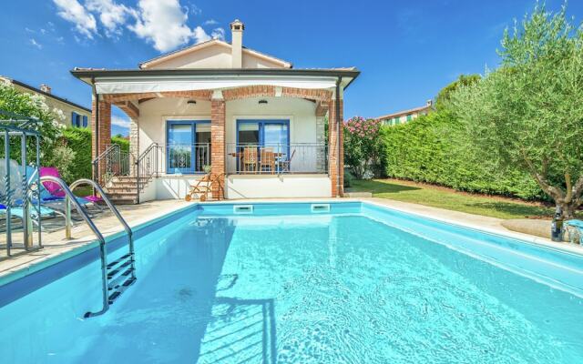 Detached modern villa with pool in Sveti Lovrec, near the beach and Porec