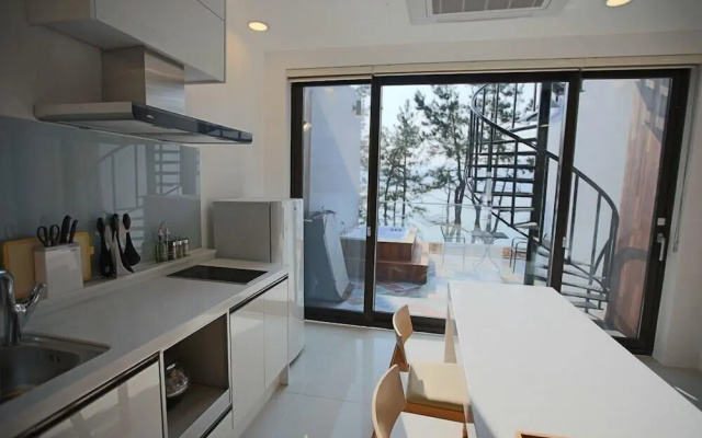 The Hill Pool Villa Pension