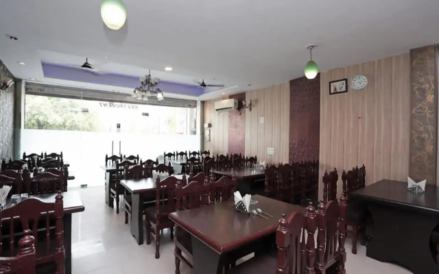 Oyo Flagship 40300 Hotel Kusum Palace