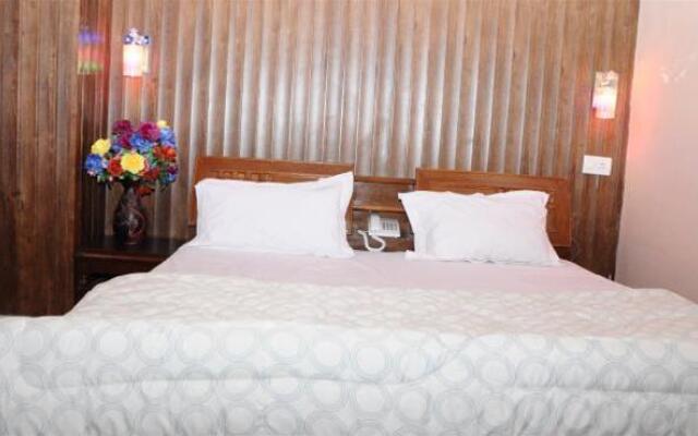 OYO 6370 Hotel Golden Woods
