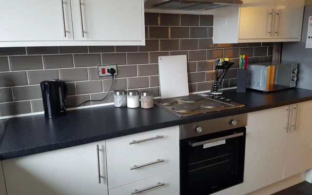 Hullidays - 'Old School Penthouse' Trinity Square