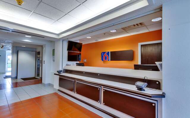 Motel 6 Lewisville, TX - Dallas