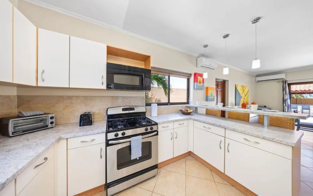 Gold Coast 4br4 5BA Villa w Privatepool Gym