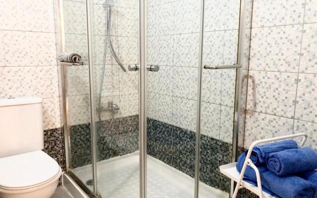 1 bedroom flat, prime location near sea, sleeps 4